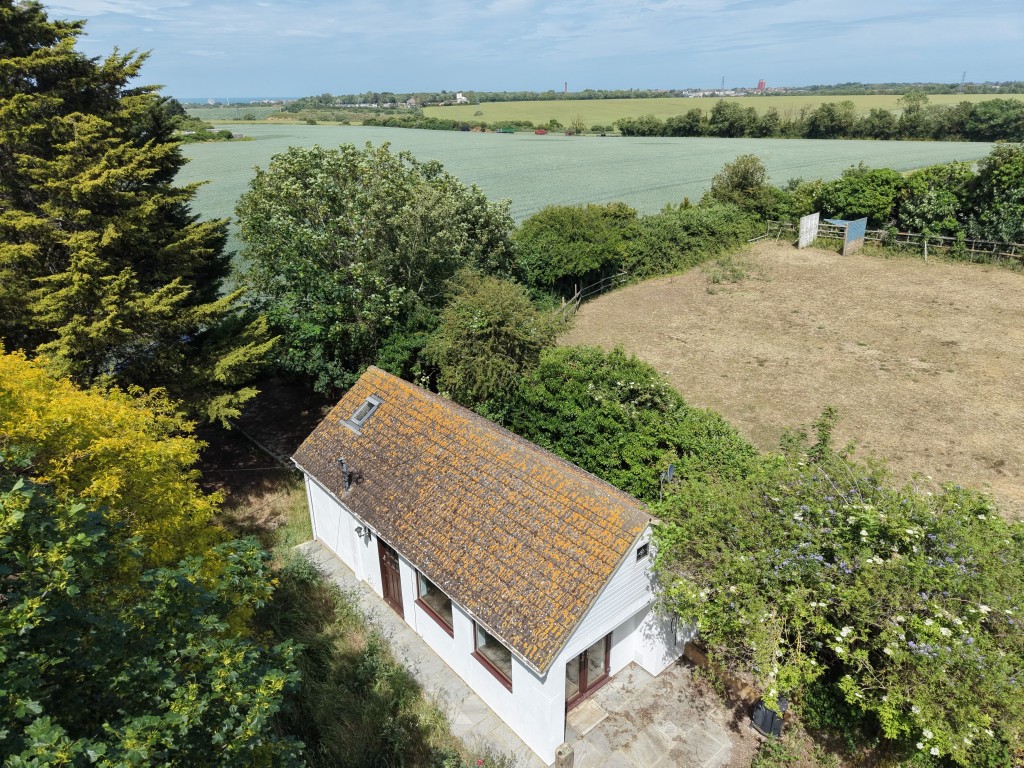 Lot: 163 - DETACHED DWELLING WITH PERMISSION FOR RESIDENTIAL USE AND EXTENSION IN DESIRABLE LOCATION - Detached bungalow in rural location